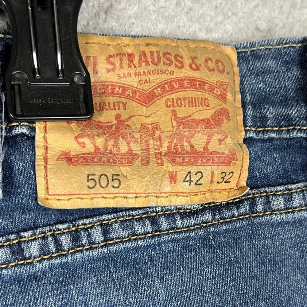 Levis 505 Jeans Mens 42X32 Blue Regular Fit Straight Leg 5 Pocket Denim Pants